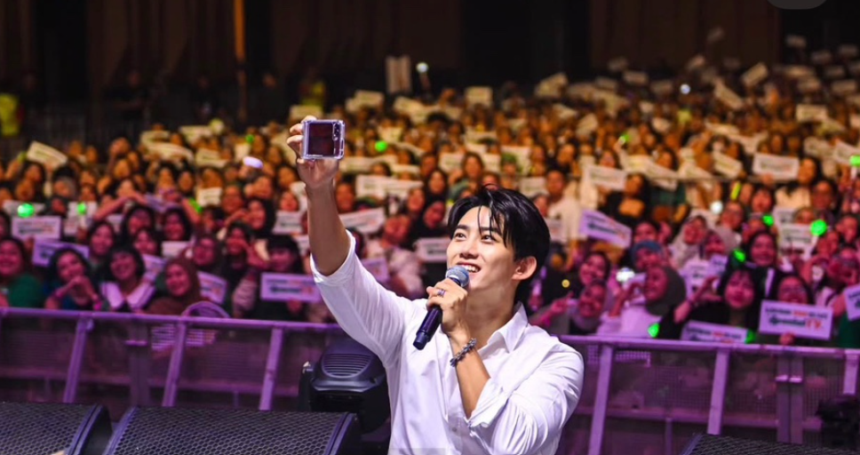 OK TAECYEON greeting fans at a live fan meeting event